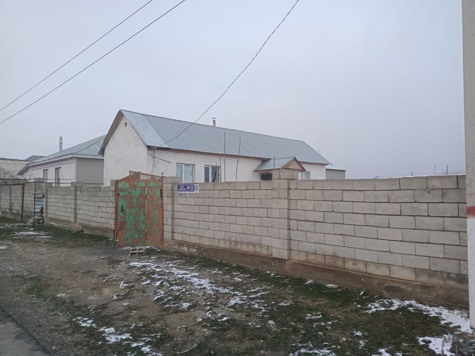 Продам дом с участком 10 соток.