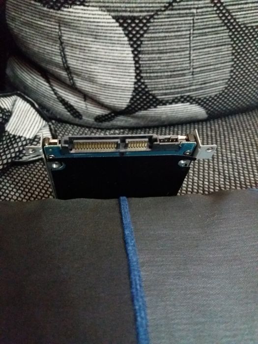 Продавам хард диск 640 GB.