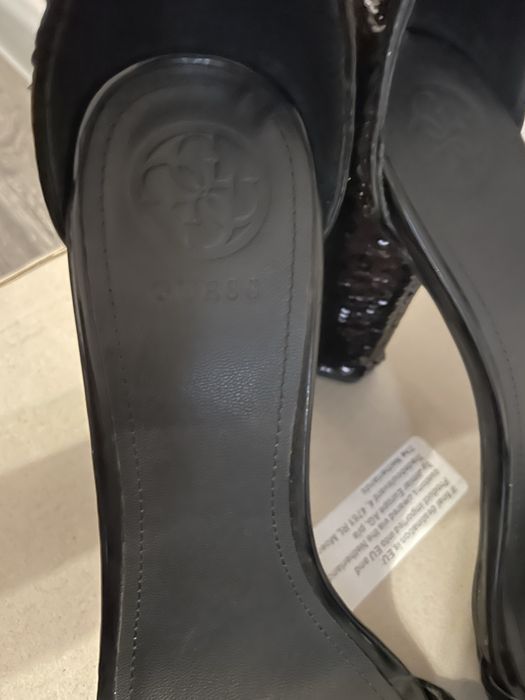 GUESS сандали на ток