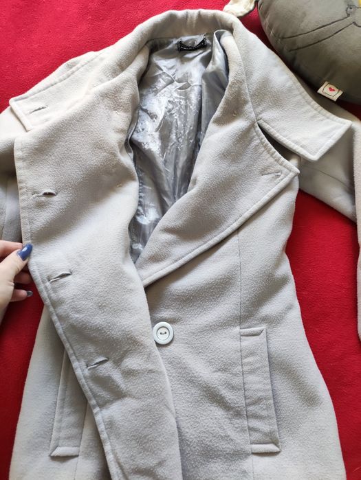 Серое короткое пальто р42