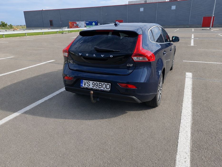Volvo v40 R design