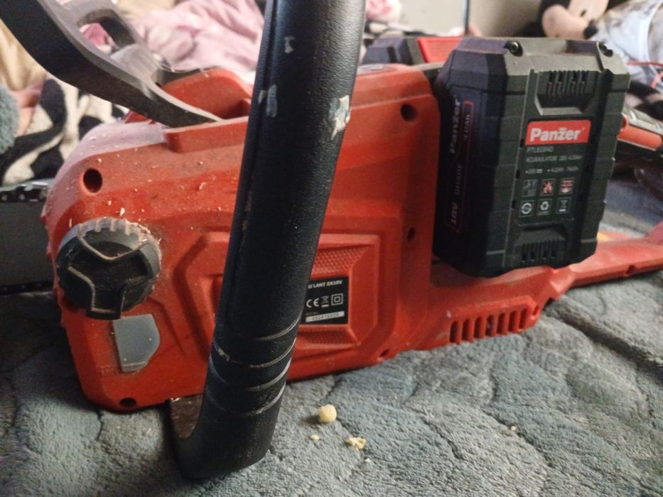 Drujba electrica ,2 acumulatoare plus încărcător ,in garanție 1 an