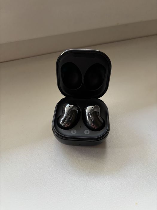 Galaxy buds live