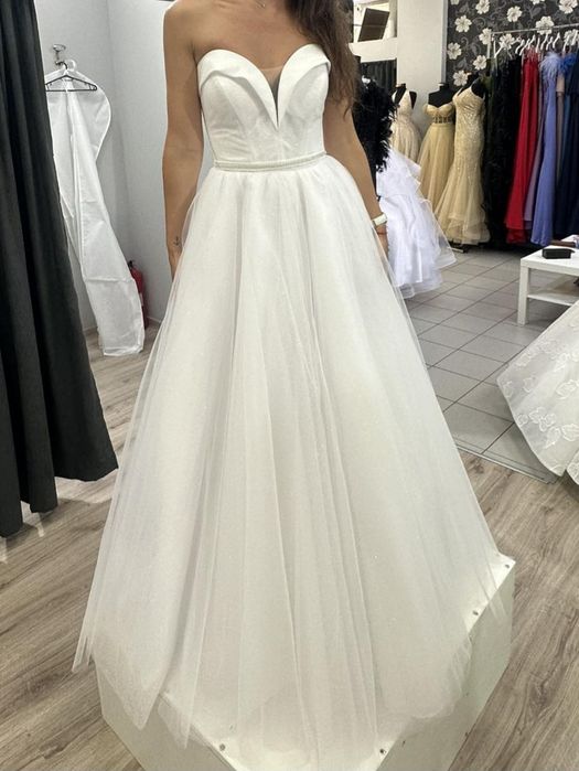 Бяла булчинска рокля