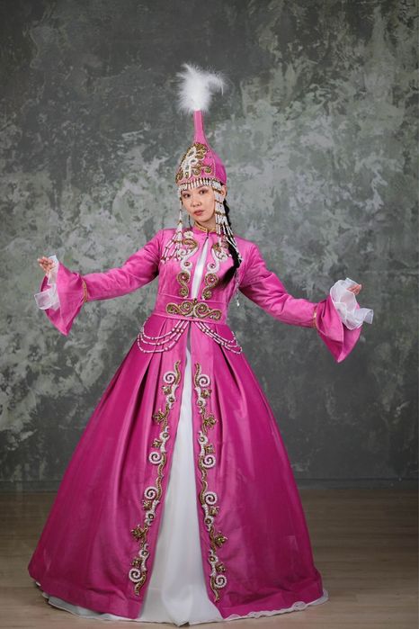 Платья здесь не все