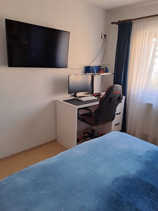 Proprietar-vand ap , 2 camere, decomandat, zona Piata- Cetate