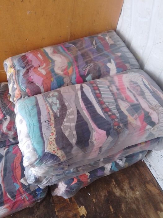 Vând haine second hand