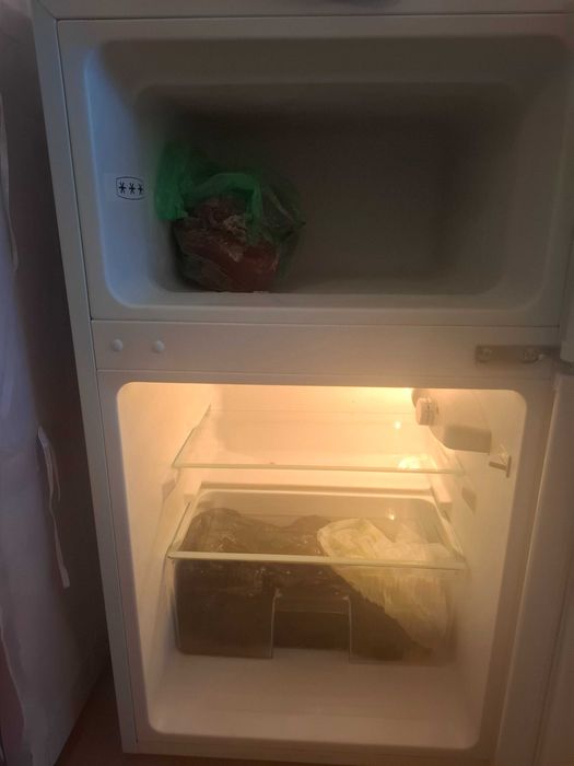 Хладилник Arielli, работи перфектно, ползван 4 месеца