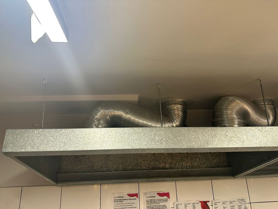 Зонт вентиляции и мойка