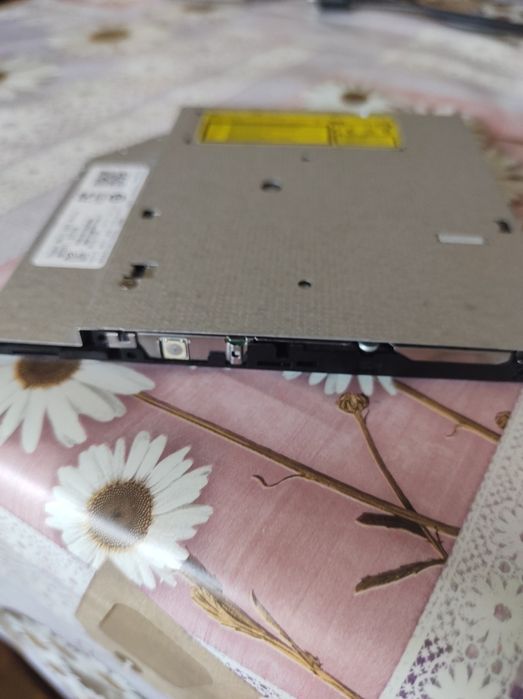 DVD записвачка за лаптоп ASUS model : GUCON