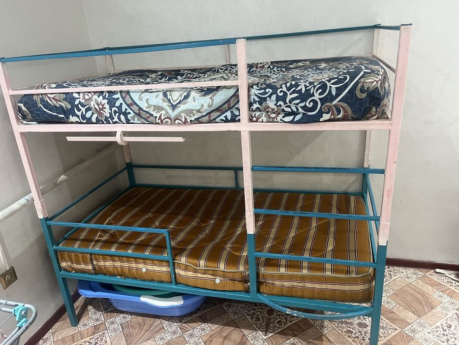 Детски кровать двух спалка с матрасом