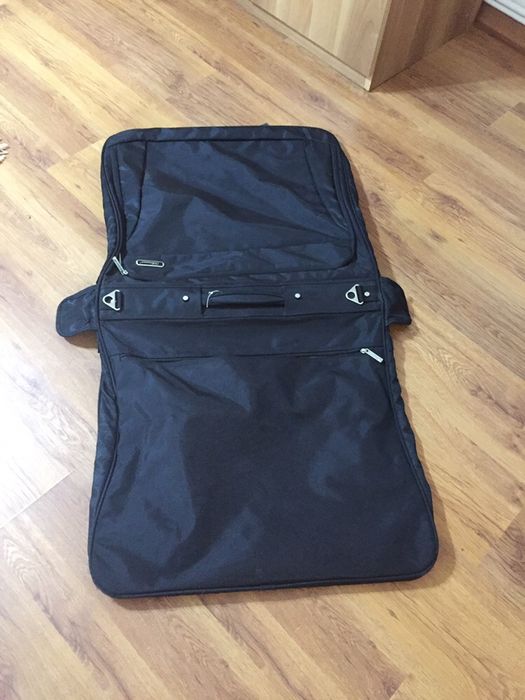 Geanta pentru haine pe umeras