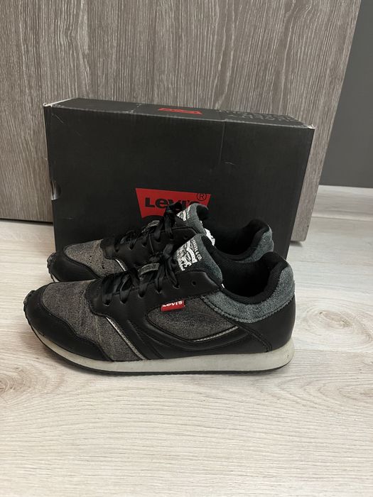 Обувки Levi’s