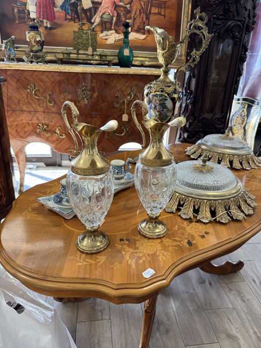 Pereche carafe din sticla si metal aurit