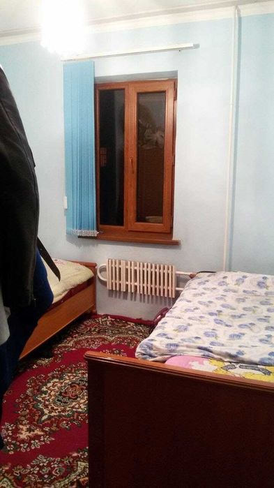 Qarshi shahar markazida 7-m.t.da 3 xonali 93 kv uy sotiladi