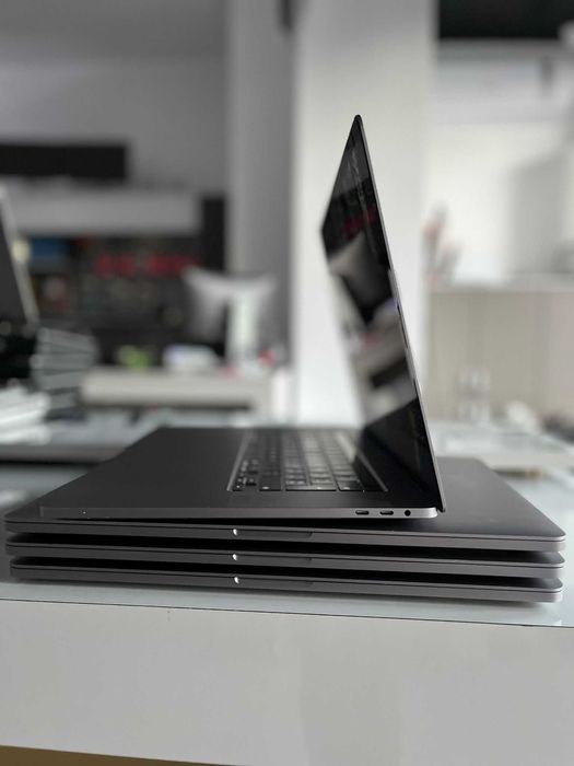 Apple MacBook 16"-TouchBar-A2141-2019-i9-9980-32GB -512GB SSD-AMD5300