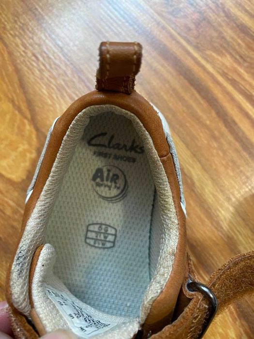 Детски обувки Clarks, Размер 21. 35 лева.