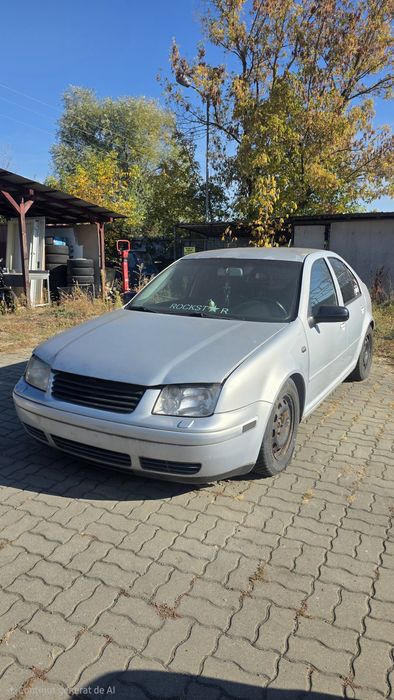 Vand Bora pentru dezmembrat