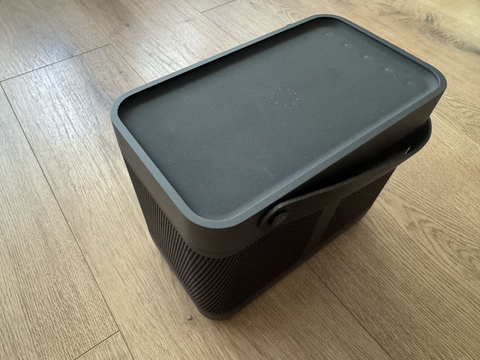 Продавам hi-fi колона Bang&Olufsen Beolit 20 - нова, пълен комплект