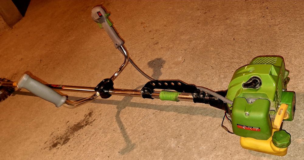 Бензинов тример косачка с аксесоари