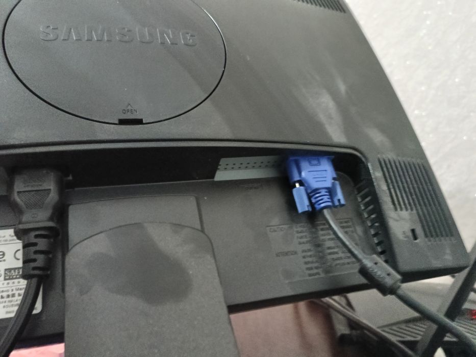 Продам рабочий Моник SyncMaster 943 без царапин и тд