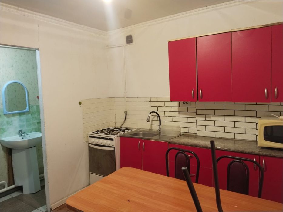 Сдам дом в одном дворе с хозяйном