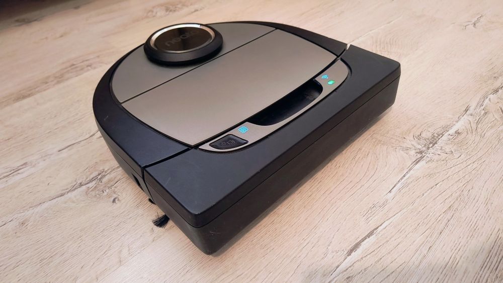 Aspirator robot NEATO D7