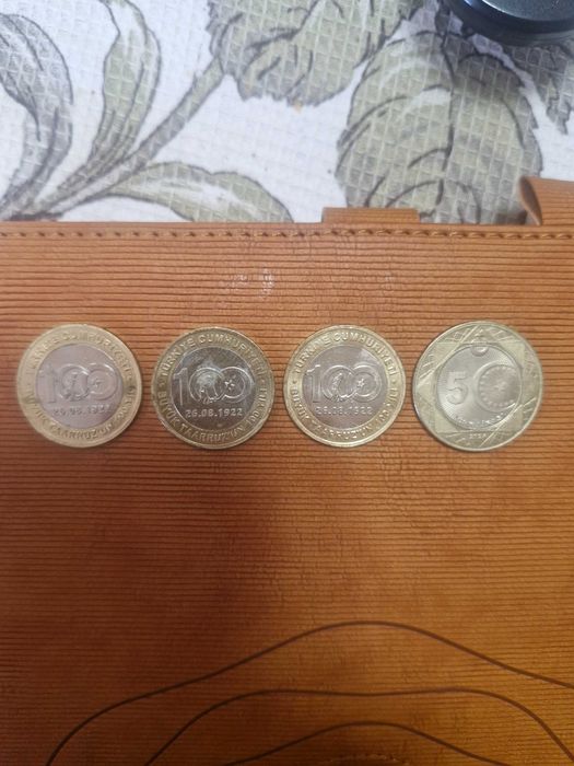 Продават се турски монети