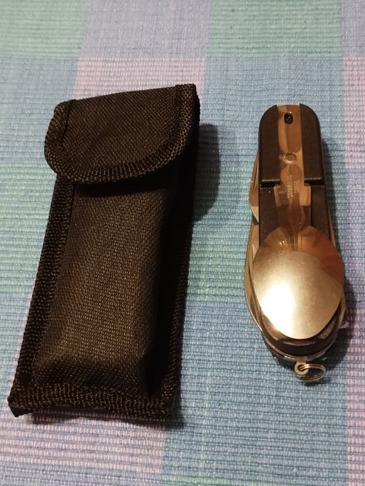 Briceag multifunctional