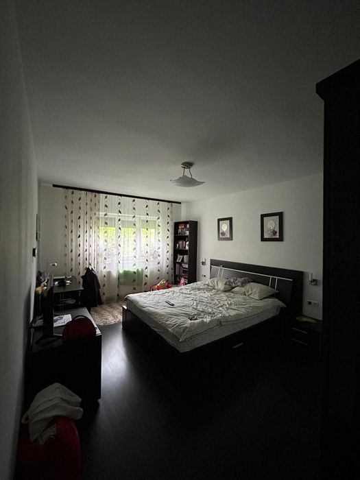 Mobila pentru dormitor pat dulap doua comode pat si ocomoda tv