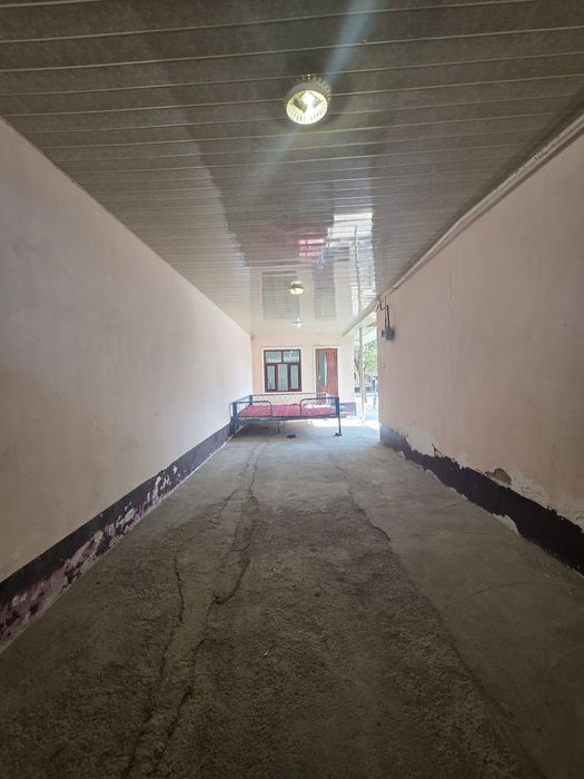 Кибрай тумани Олмазор маҳалласида  5,5 сотих  5 хонали уй сотилади.