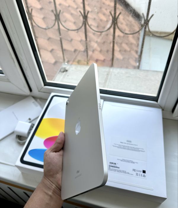 iPad 10 Silver 64GB как новенький