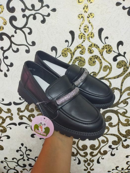 Новые школьные туфли