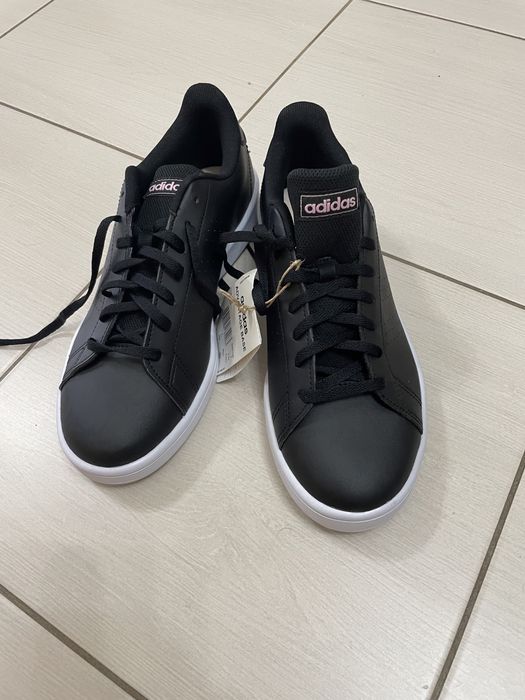 Adidas advantage base