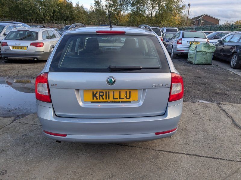 Dezmembrari / Dezmembrez Skoda Octavia 2 Combi (1Z5) Facelift 1.6 Benz BSE cutie viteze manuală cod culoare LF8K