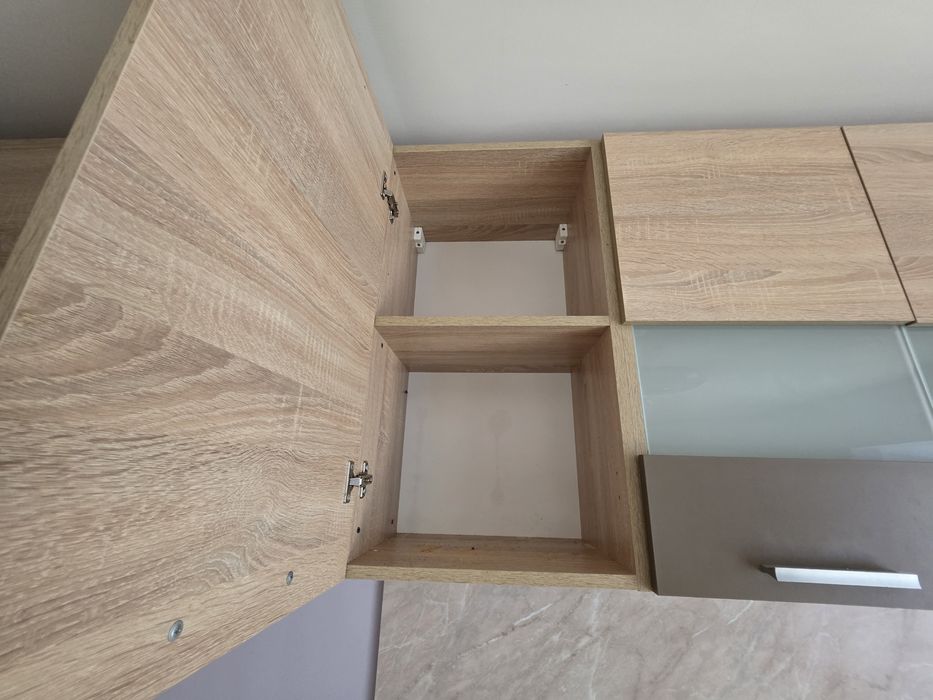 Кухня с вградена печка с фурна