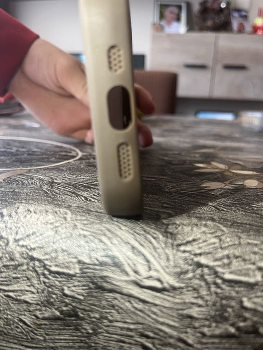 Продавам чисто нов калъф за айфон 13