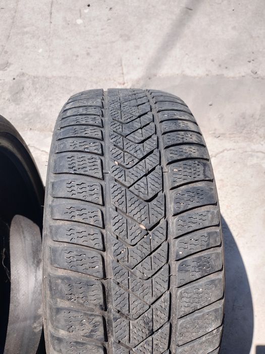 Vând două cauciucuri 225/40r18