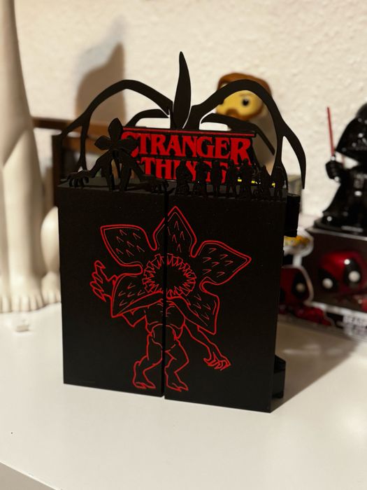 Stranger Things - Поставка/Кутия за фигурки