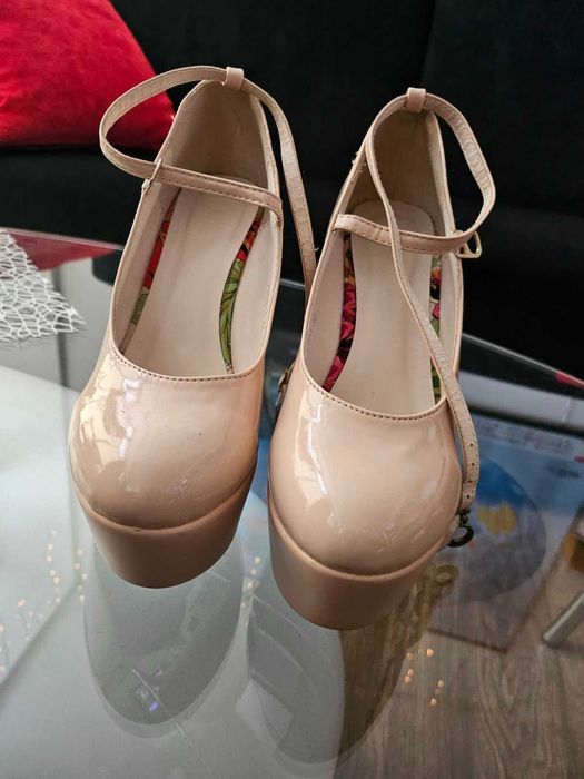 Италиански елегантни Обувки с камъни