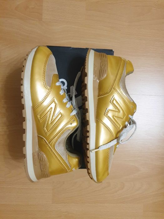 Adidasi de dama marca New Balance Model 574 Gold marime 38