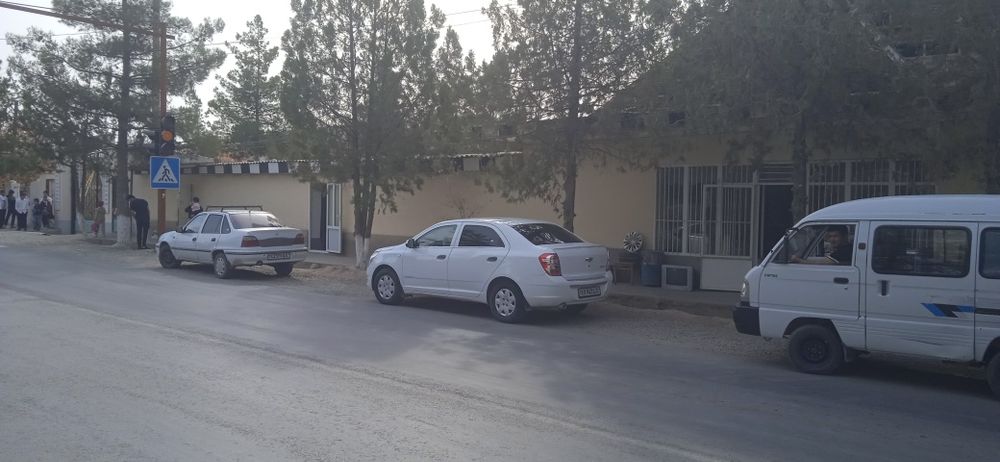 Ховли уй сотилади тезда