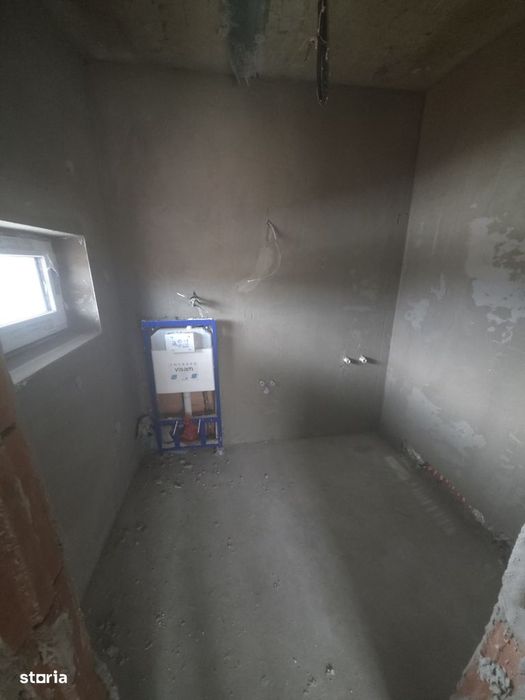 Casă nouă cu 5 camere și mansardă