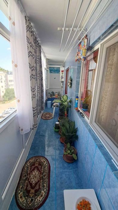Vând apartament 2 canere Radu Negru, decomandat,et 4 cu pod 50 mp÷balcon 7 m,,mobilat,  spațios acte la zi,,poziție bună , preț  48 mii euro
