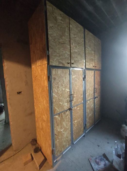 Dulap fier osb și pal  2,60 x 2,00 (nu este tabla) haine sau unelte de lucru