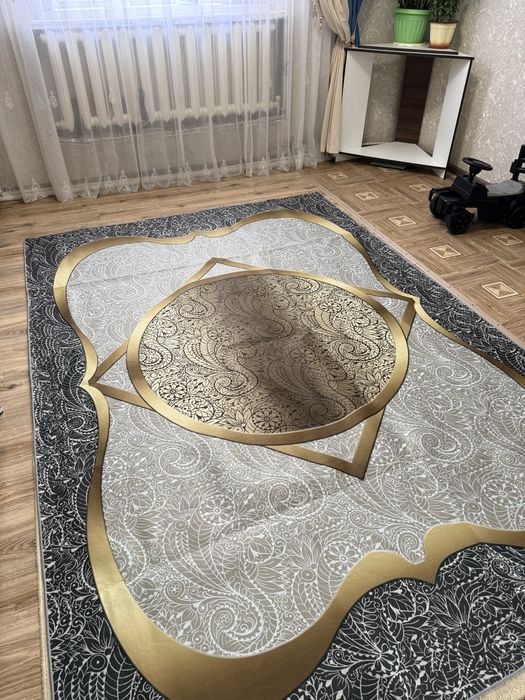 Ковёр новый  200/300. Новый