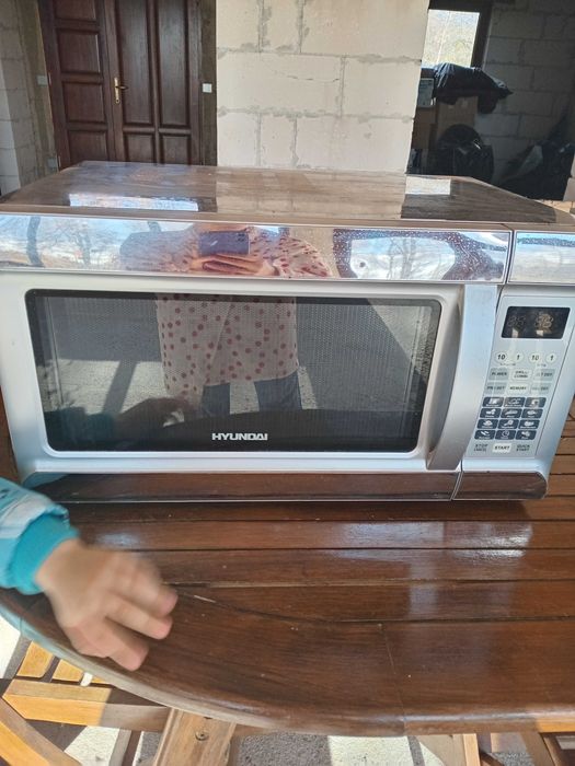 Cuptor microunde Hyundai