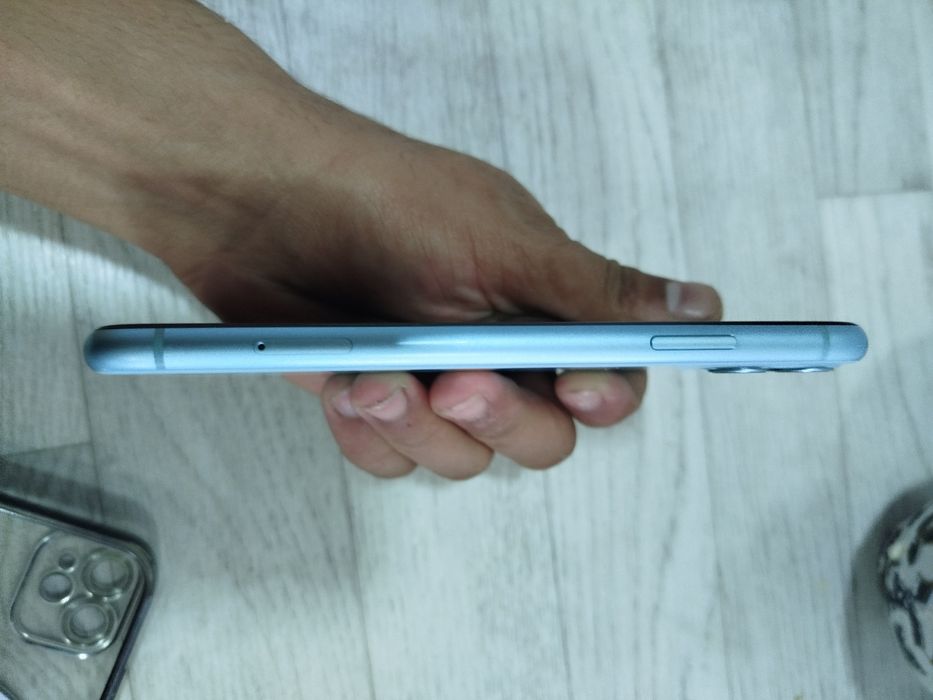 Iphone 11 garantiya 64 gb bir qol