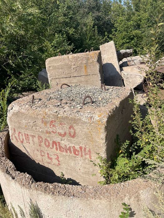 Продам б/у бетонные блоки под фундамент, продам ПГС.