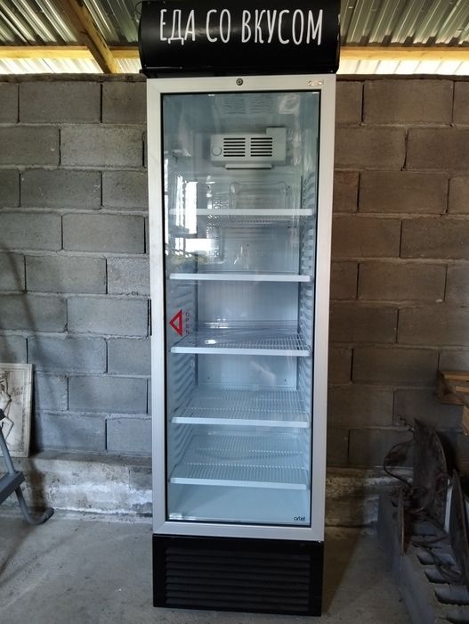 Продам витринный холодильник
